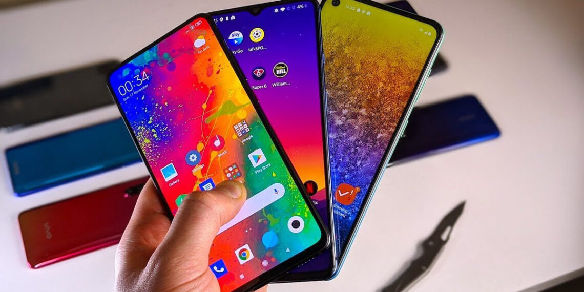 Vânzările globale de smartphone-uri au crescut în octombrie, după scăderi timp de 27 de luni