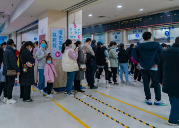 Spitalele din Beijing sunt copleşite de un val de boli respiratorii în rândul copiilor