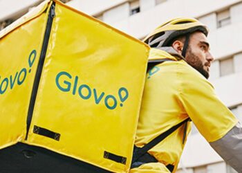 Studiul Glovo: Românii continuă să comande cel mai des burgeri, shaorme și pizza
