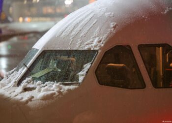 Aeroportul din München suspendă din nou zborurile din cauza ploii îngheţate şi a poleiului