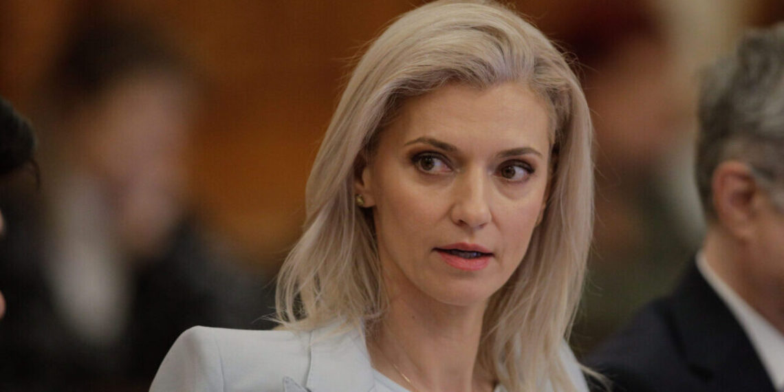 Alina Gorghiu: Alţi şase fugari au fost aduşi în ţară. Se impune monitorizarea persoanelor aflate sub control judiciar