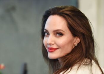 Angelina Jolie vrea să se retragă din lumea filmului