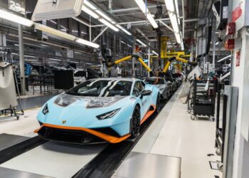 Lamborghini introduce treptat săptămâna de lucru de patru zile. 