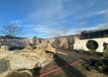 UPDATE | Prahova – Incendiu la pensiunea Ferma Dacilor: A fost găsită a şaptea victimă, un copil