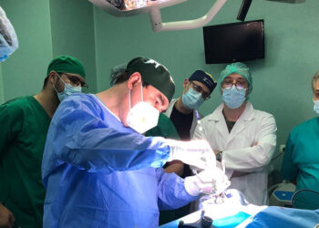 Medicii din Iași au salvat viaţa unui bebeluş, care avea o tumoră cerebrală de 3 centimetri