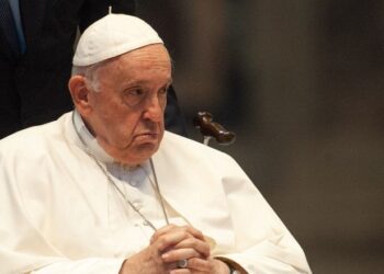 Papa se recuperează și rămâne în casă pentru siguranță, confirmă Vaticanul
