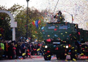 25.000 de persoane, prezente la parada militară de la Alba Iulia, oraşul Marii Uniri