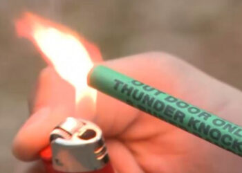 Primele victime ale petardelor: Un copil de zece ani, cu degetele amputate, iar bărbat se zbate între viată și moarte