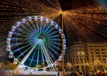 S-a deschis Târgul de Crăciun din Piața Constituţiei, cel mai mare eveniment de acest gen din țară și nu numai