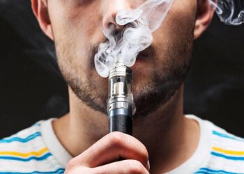 Organizația Mondială a Sănătații solicită interzicerea tigărilor electronice cu arome