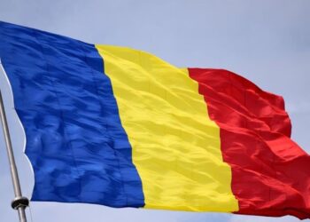 Amenzi de până la 20.000 lei pentru cei care pun diverse însemne pe tricolorul naţional