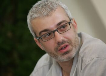 Cătălin Crişan, de nerecunoscut pe patul de spital. Artistul a suferit o operaţie complicată