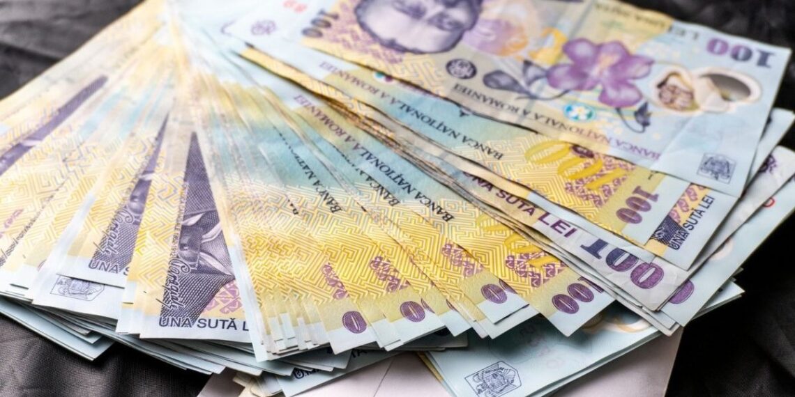 Românii pun mai mulți bani deoparte. Cu cât au crescut depozitele din bănci în ultimul an