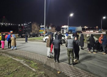 Zeci de protestatari, rămaşi fără permise de conducere, după ce au circulat pe contrasens pe Autostrada A4