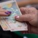 RISE Project: Mii de oameni, fără economii, după ce le-au depus la un CAR unde șefii luau primă de numărat bani. 300 de dosare penale în cazul caselor de ajutor reciproc