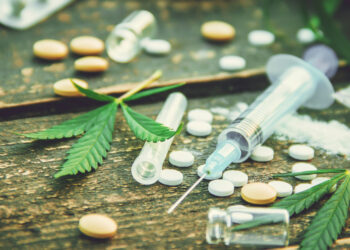 Tot mai mulți copii de vârste mici consumă droguri. Statul are statistici, nu și strategii pentru a combate fenomenul