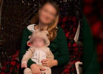 O femeie din Iași s-a aruncat de la etaj cu bebelușul în brațe, pentru a scăpa de incendiul care le cuprinsese casa