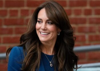 Kate Middleton a suferit o operație abdominală și încă se află în spital. Prințesa se retrage o perioadă