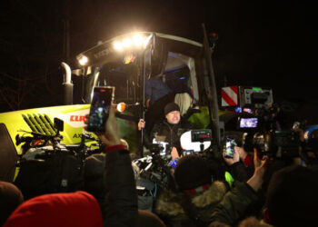 Negocieri eșuate | Protestul transportatorilor şi fermierilor continuă