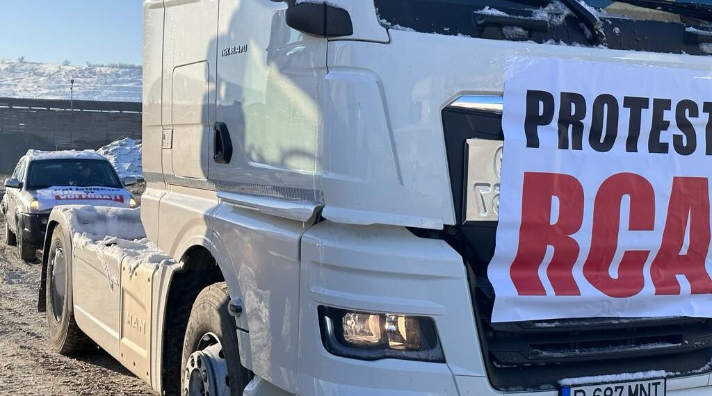 VIDEO | A treia zi de proteste ale transportatorilor. Vor autorizaţie pentru un protest în Piaţa Victoriei