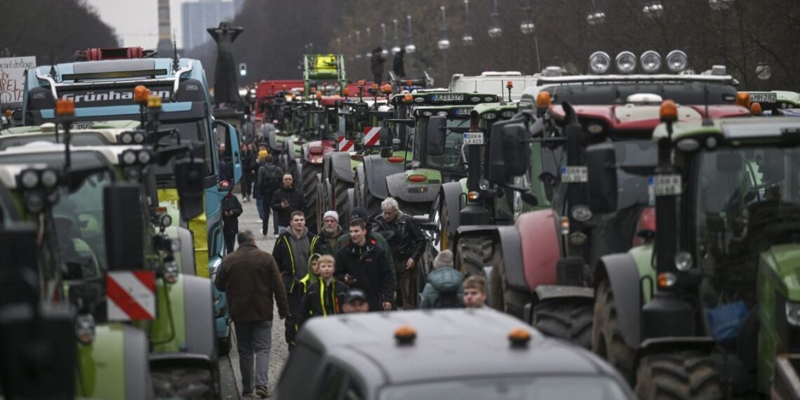 Protestele fermierilor din Germania paralizează circulația în Berlin și Hamburg