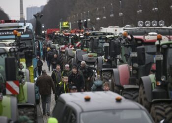 Protestele fermierilor din Germania paralizează circulația în Berlin și Hamburg