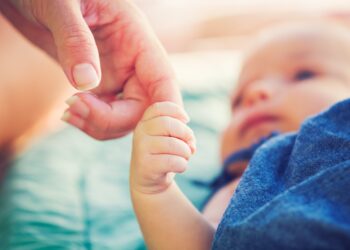 Guvernul pregăteşte o lege pentru creşterea natalităţii