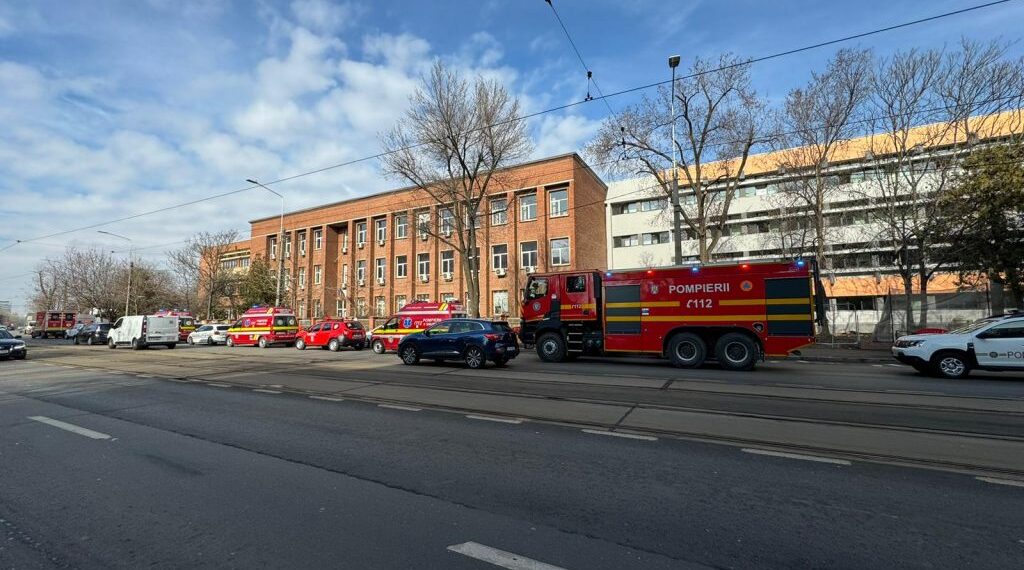 Spray iritant, posibil paralizant, folosit în incinta Colegiului Tehnic Dimitrie Leonida din Bucureşti. Mai mulţi elevi au nevoie de îngrijiri medicale, cinci fiind deja transportaţi la spital