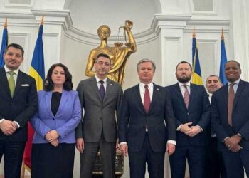 Directorul FBI, vizită fulger în România