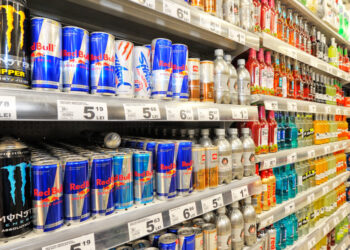 După alcool și țigări, băuturile energizante vor fi interzise minorilor
