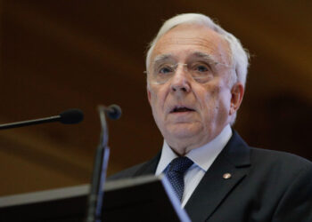 România nu este în recesiune şi nici nu riscă, dă asigurări Mugur Isărescu