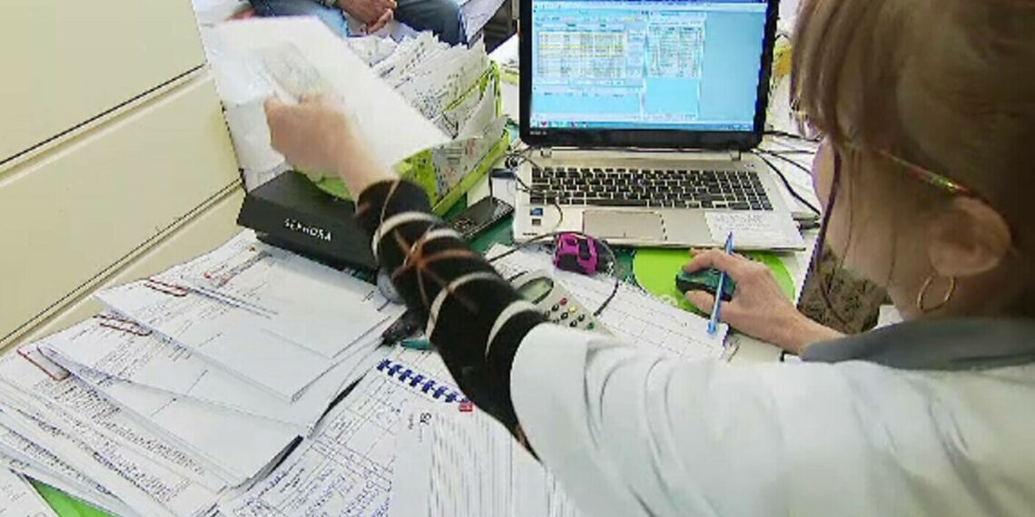 Senatul a votat eliminarea impozitului de 10% pe concediile medicale