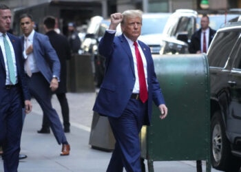 Donald Trump a lansat o linie de încălţăminte sport. Cum arata adidașii care costa 399 de dolari