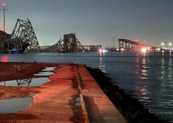 Salvatorii caută până la 20 de persoane în apele râului Patapsco, după prăbuşirea podului de la Baltimore. Temperaturile scăzute sunt un motiv de îngrijorare