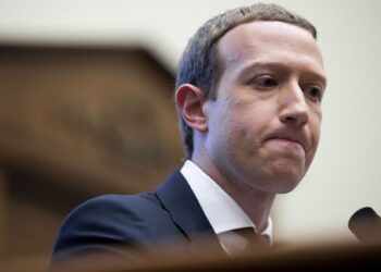 Facebook și Instagram au picat. Zuckerberg se prăbușește. Cât a pierdut