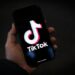 TikTok depăşeşte Facebook şi devine platforma pe care românii petrec cel mai mult timp