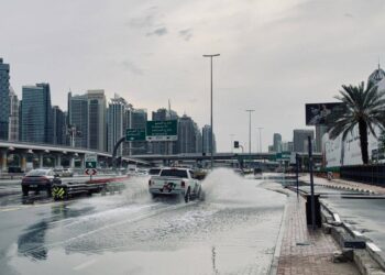 VIDEO | Ploi abundente în Dubai. Traficul aerian a fost perturbat, iar mai multe case și autostrăzi au fost inundate