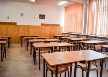 Zeci de elevi şi profesori de la un colegiu din Timișoara au ajuns intoxicaţi la spital. Cauza este necunoscută