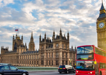 Tinerii sub 30 de ani ar putea locui în Marea Britanie fără permis de ședere, la fel ca înainte de Brexit