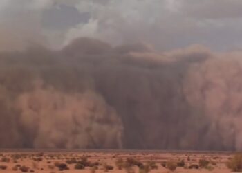 Un nor de praf din Sahara excepțional de dens ajunge în Europa