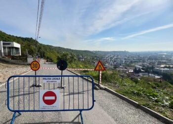 Alunecare de teren în Cluj-Napoca. Trafic restricționat pe o stradă din oraș