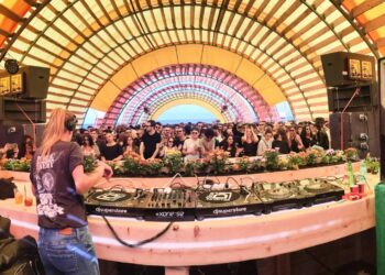 A început festivalul Sunwaves 2024. Jandarmii au prins deja mai mulți tineri cu droguri asupra lor