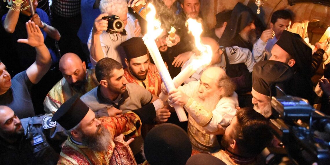 Cum se aprinde Lumina de Înviere: tradiție și simbolism