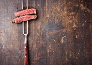 Înlocuitorii de carne pe bază de plante, dăunători pentru oameni. Ce conțin, de fapt, aceste alimente