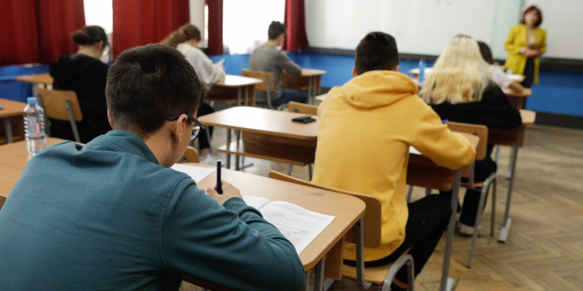 Peste 134.000 de candidați susțin luni prima probă scrisă a Bacalaureatului