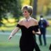 Haine şi accesorii de modă ale prinţesei Diana vor fi scoase la vânzare. Cât costă o rochie