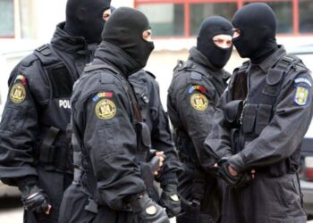 Angajaţi ai MAI, suspectaţi de implicarea într-o reţea de trafic de migranţi. Unde au loc precheziţii