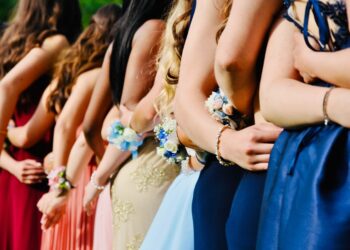 Anchetă la o școală din Otopeni după banchetul de clasa a VIII-a. Mai mulți elevi s-au simțit rău după ce ar fi consumat alcool și alte substanțe