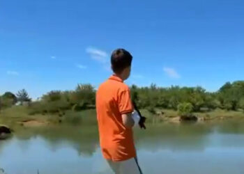 Un copil de 14 ani din Sibiu și-a rupt ghipsul de la mână și a sărit într-un lac să-și salveze prietenul de la înec