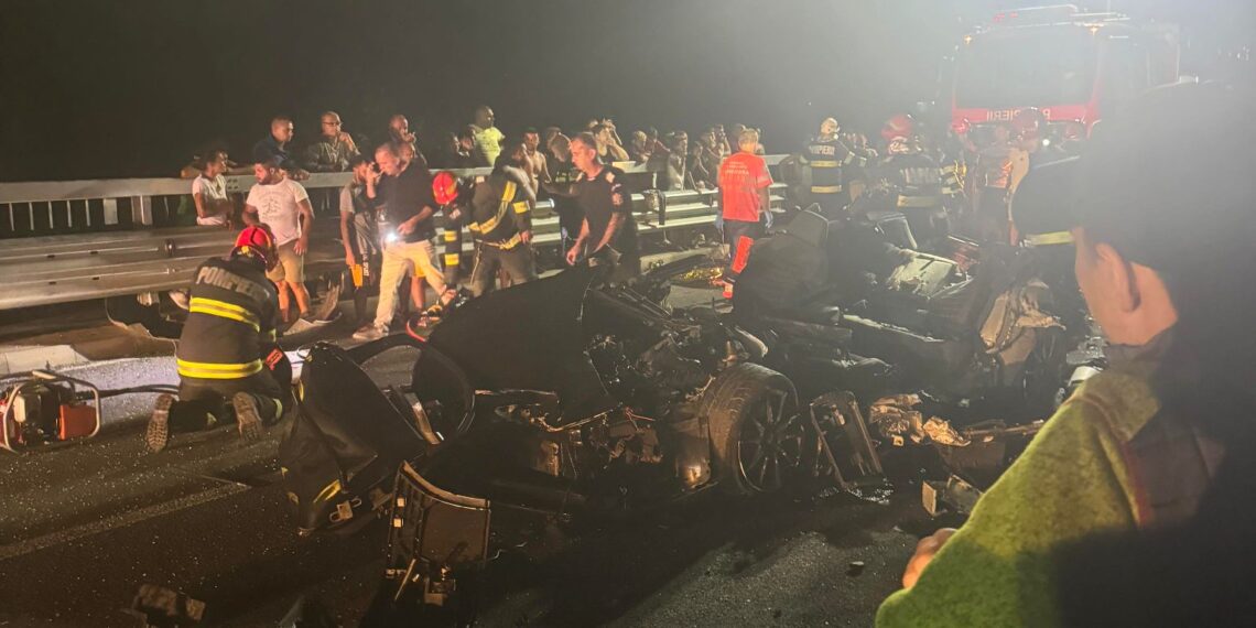 Cinci bărbați au murit după ce mașina în care se aflau a lovit un cap de pod, în Hunedoara